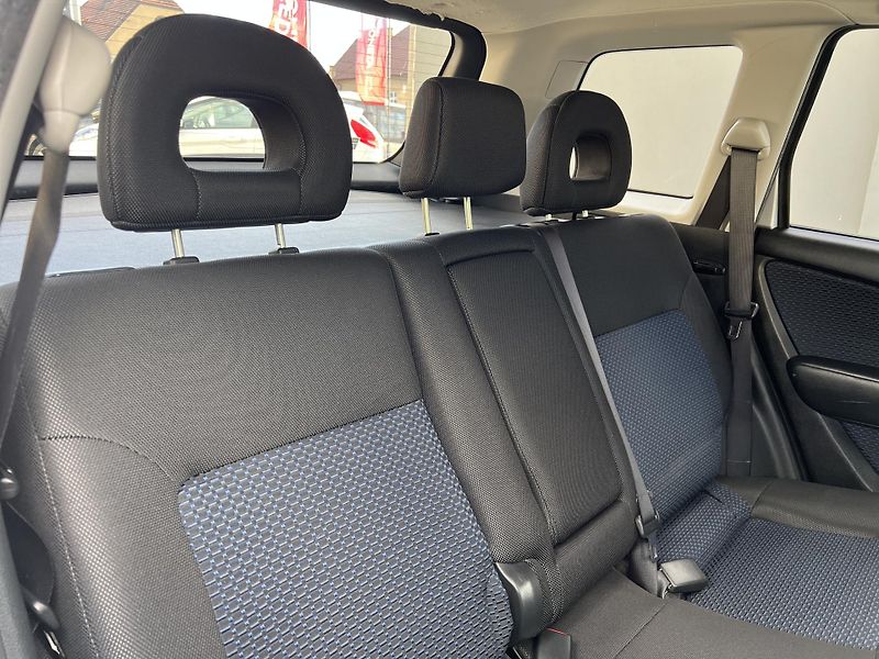 Mitsubishi Outlander Navigator 2.0i 4x4 KLIMA ALU - fotka 22 z 32