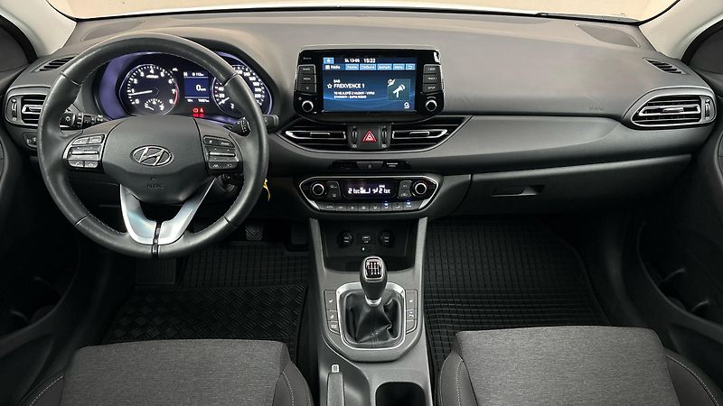 Hyundai i30 1.5 T-GDI Smart Kombi - fotka 8 z 23