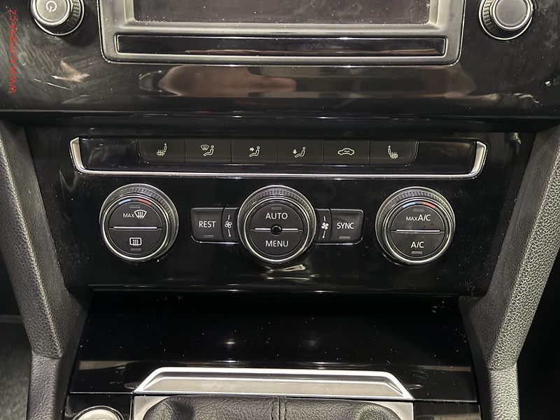 Volkswagen Passat (2016) 2.0 TDI, LED, masáž - fotka 14 z 14
