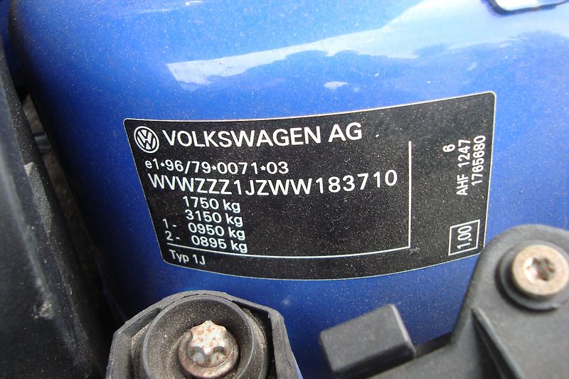 Volkswagen Golf (1998) 1.9 TDi,81 kw - fotka 29 z 35