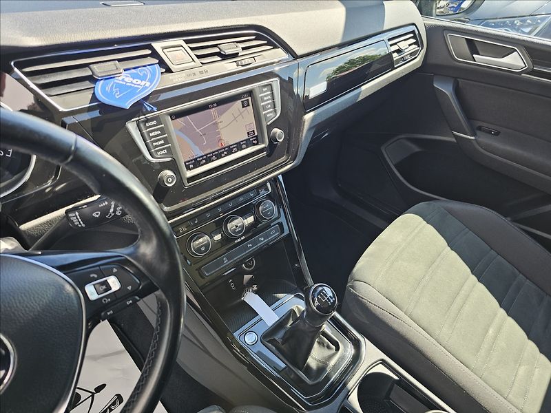 Volkswagen Touran 1,4 TSi 110KW Highline Panoram - fotka 13 z 52