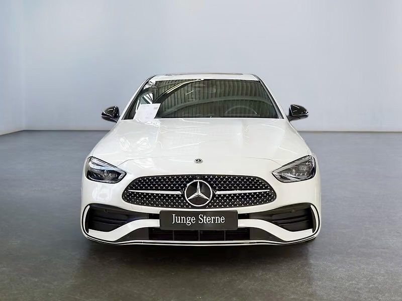 Mercedes-Benz Třídy C (2025) 300 4Matic AMG PANO 360 DISTRO - fotka 3 z 21