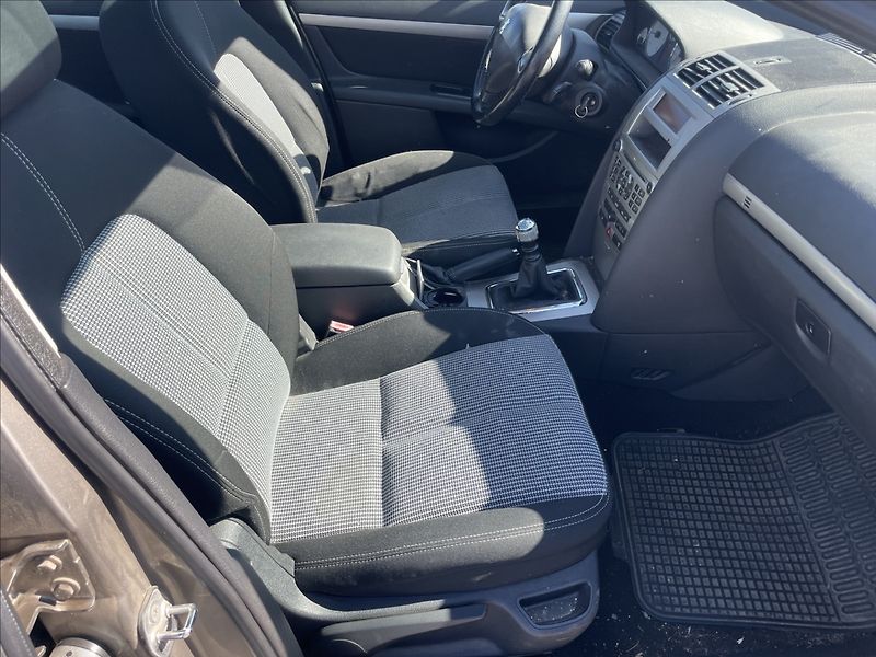 Peugeot 407 2,0 HDi 100kw SW Klima ESP - fotka 13 z 30