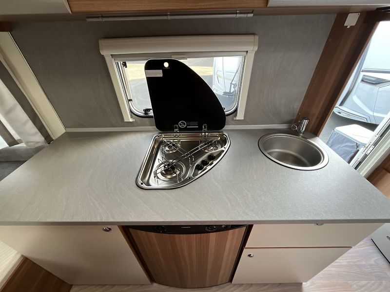 Weinsberg (2019) CaraOne 420 QD - fotka 13 z 21