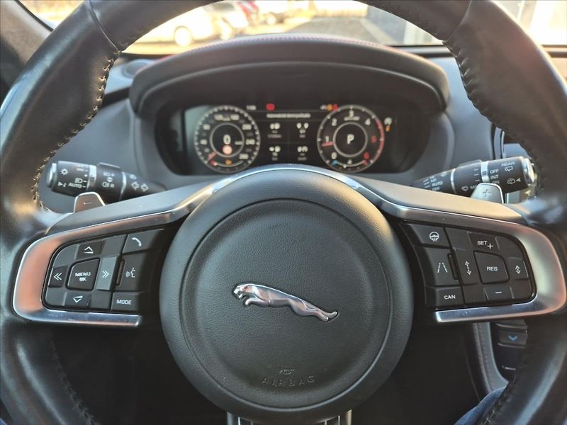 Jaguar F-Pace 3,0 30d AWD - fotka 20 z 20