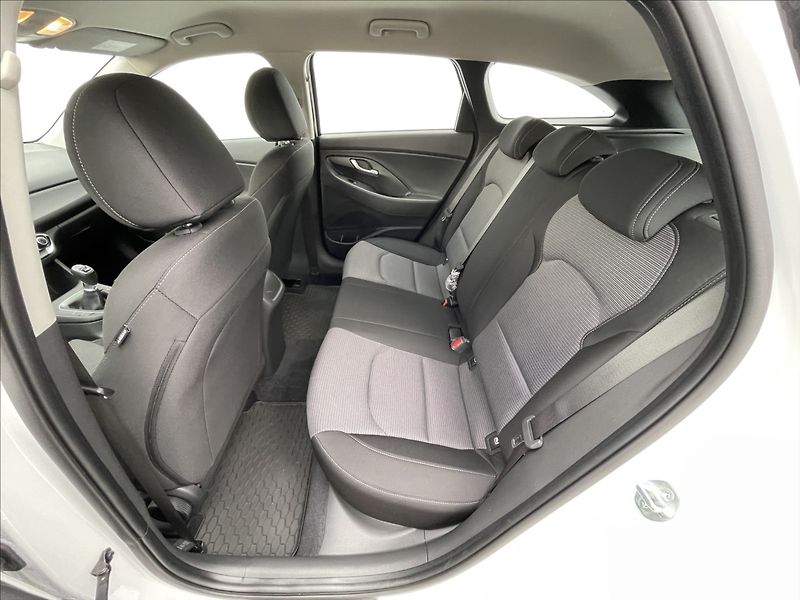 Hyundai i30 1,5 CVVT Combi Comfort - fotka 15 z 23