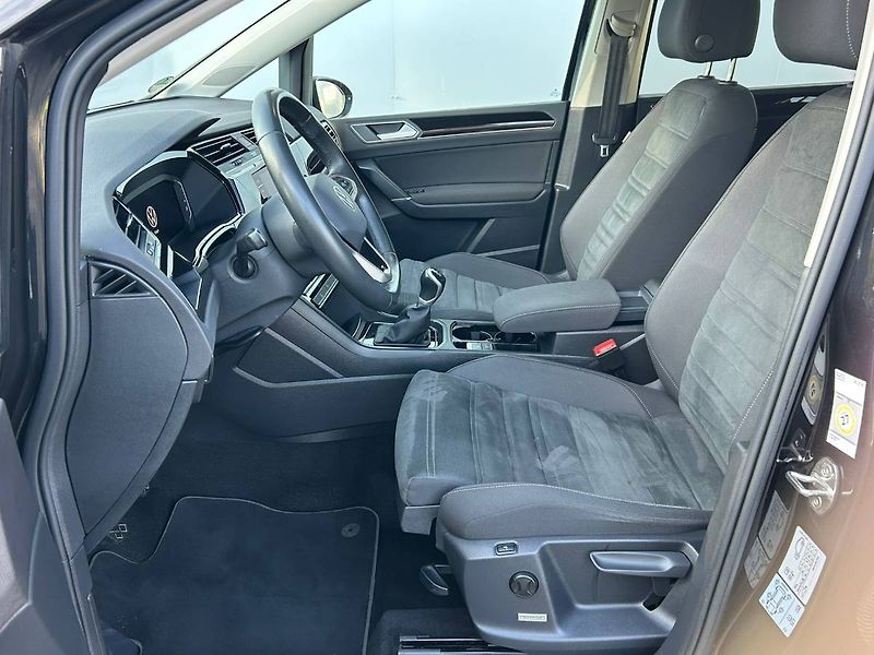 Volkswagen Touran (2023) 1.5 TSI 110kW LED manuál - fotka 7 z 30