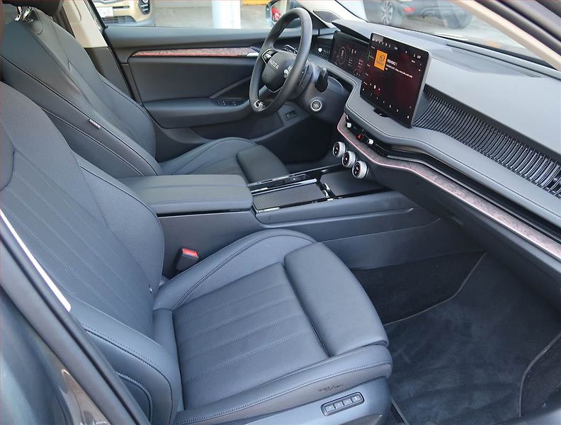 Škoda Superb (2025) 2.0 TSI - fotka 9 z 28