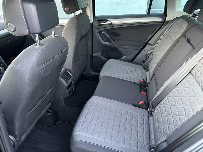 Volkswagen Tiguan (2023) Life 2.0 TDI (110 kW) AUT - fotka 17 z 18