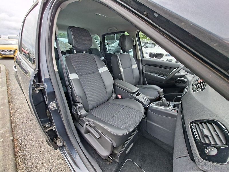 Renault Scénic 1,4 TCe 130k M6 - fotka 15 z 23