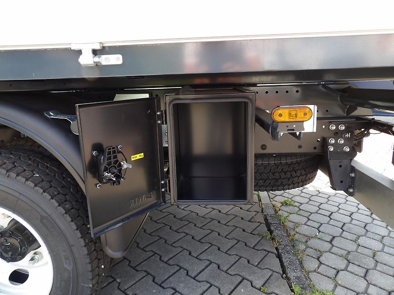 Isuzu M30 (2026) 7,5t  3stranný sklápěč s rukou - fotka 41 z 47