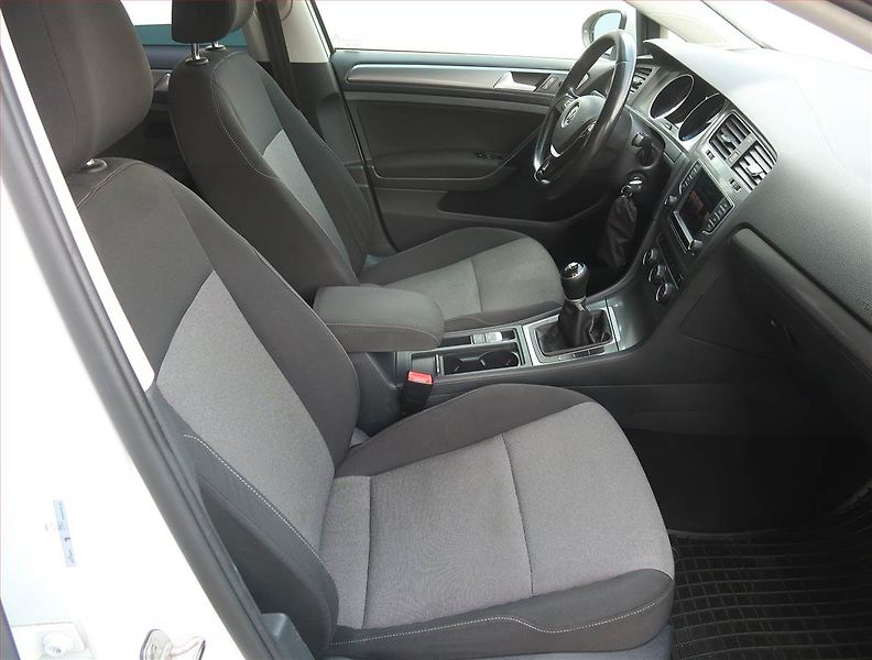 Volkswagen Golf (2015) Comfortline 1.6 TDI - fotka 9 z 15