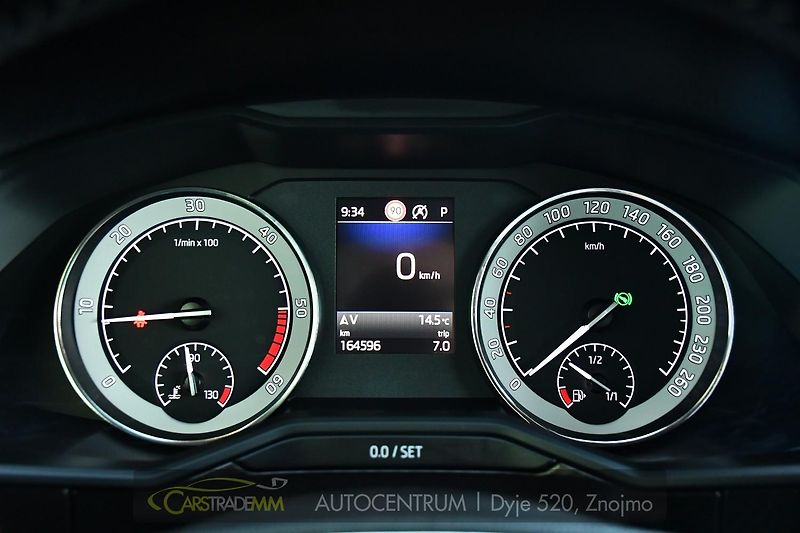 Škoda Superb 2,0TDI SPORTLINE DSG ČR 1.MAJ  - fotka 30 z 56