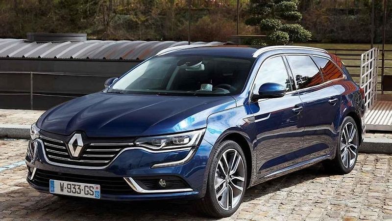 Mazda 6 si účtuje za kombi přesně tolik, co za sedan. Tedy 716 400 Kč.