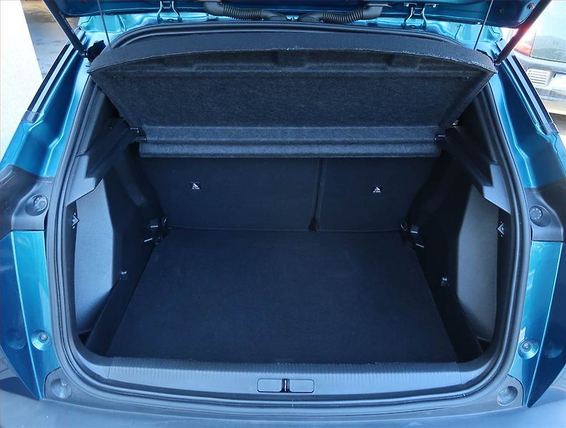 Peugeot 2008 (2025) Allure 1.2 PureTech - fotka 14 z 18