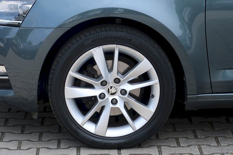 Škoda Octavia (2019) Combi Style Extra  1,5 TSi/110 - fotka 26 z 32