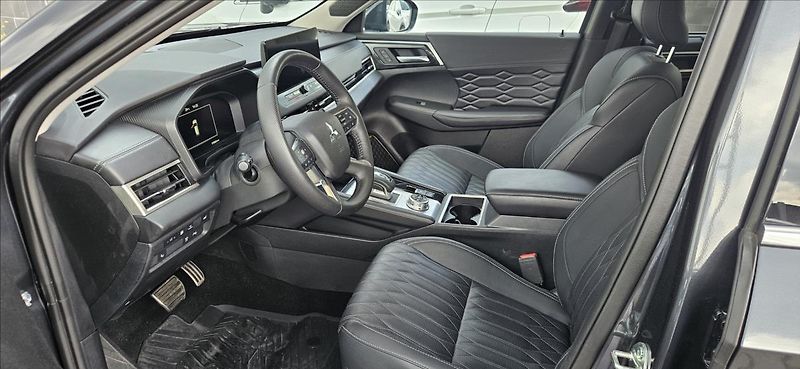 Mitsubishi Outlander 2,4 PHEV 4x4  INSTYLE - fotka 10 z 19