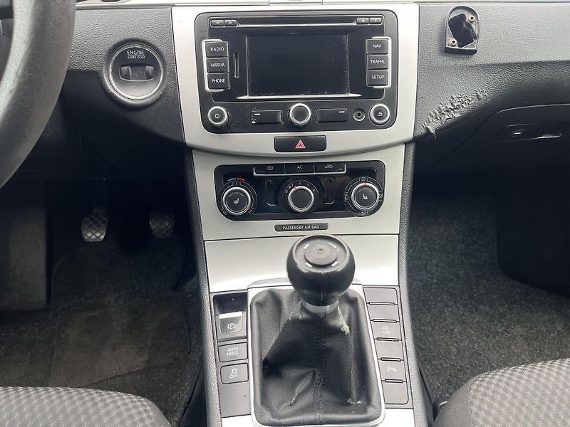 Volkswagen Passat (2011) 2,0 TDi 103 Kw TAŽNÉ - fotka 13 z 14
