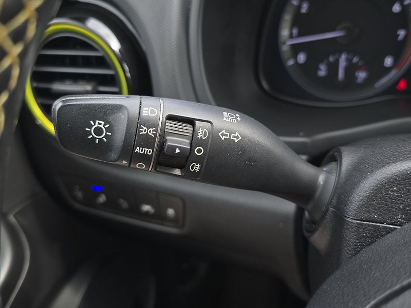 Hyundai Kona (2018) Style Premium 1.6T-GDi A/T 4x4 - fotka 12 z 30
