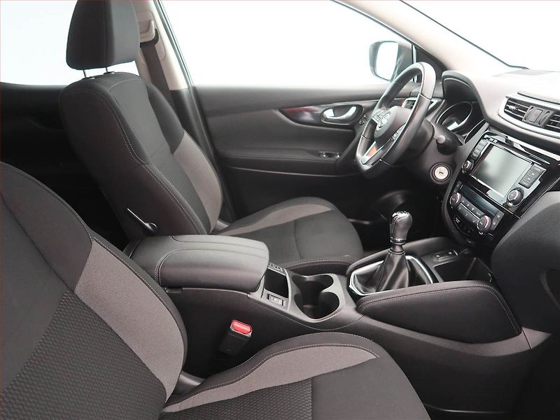 Nissan Qashqai (2020) Acenta 1.3 DIG-T, Serv.kniha - fotka 9 z 16