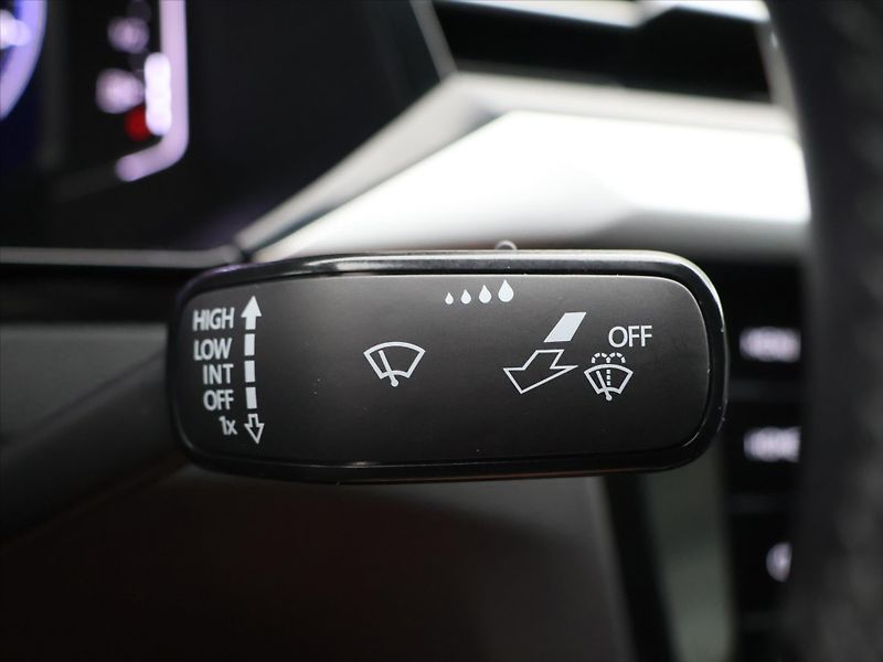 Volkswagen Arteon 2,0 TSI 206kW 4Motion DSG R-Li - fotka 18 z 32