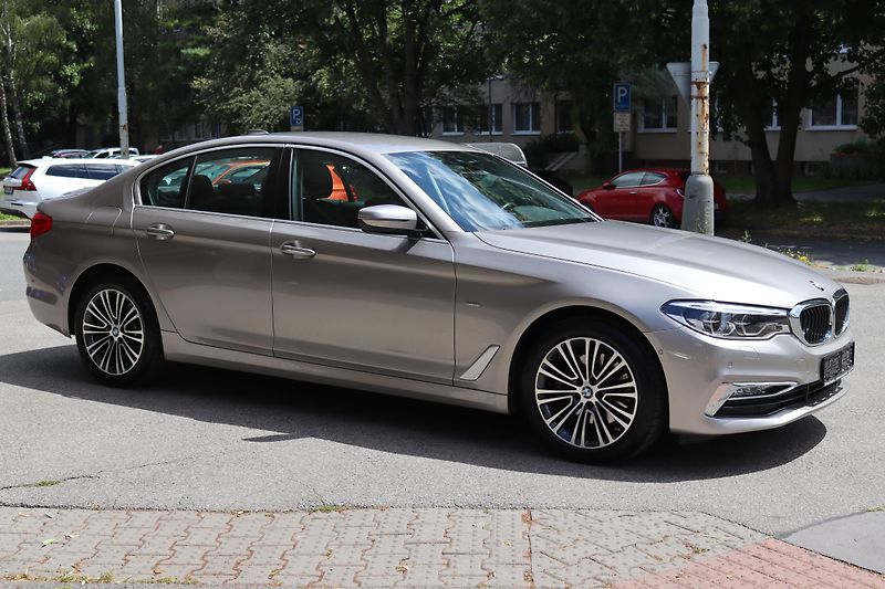 BMW Řada 5 520D XDRIVE SPORT LINE G30  - fotka 8 z 50