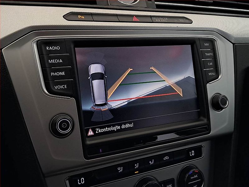 Volkswagen Passat (2015) 2.0 TDI, Navi, Tempomat - fotka 16 z 18