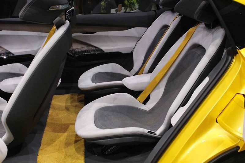 Jedno z nejočekávanějších aut Ženevy - Aston Martin Valkyrie