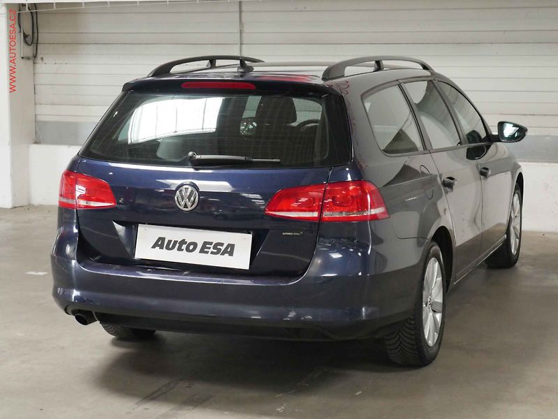 Volkswagen Passat (2011) 1.6 TDi, 1.maj, servis.kniha - fotka 6 z 16