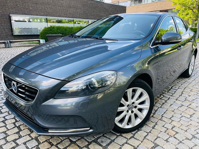 Volvo V40 2.0D3 5VÁLEC MANUÁL SERVISKA - fotka 2 z 48