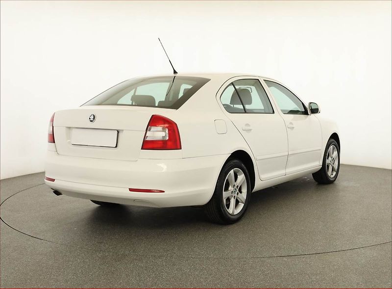 Škoda Octavia (2012) Ambition 1.2 TSI, Tempomat - fotka 5 z 12