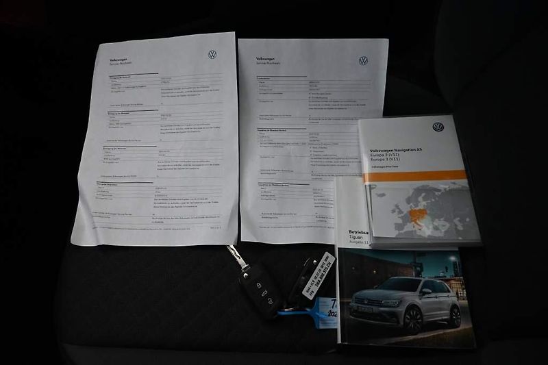 Volkswagen Tiguan (2021) 2.0 4Motion LED Matrix DSG ACC - fotka 30 z 35