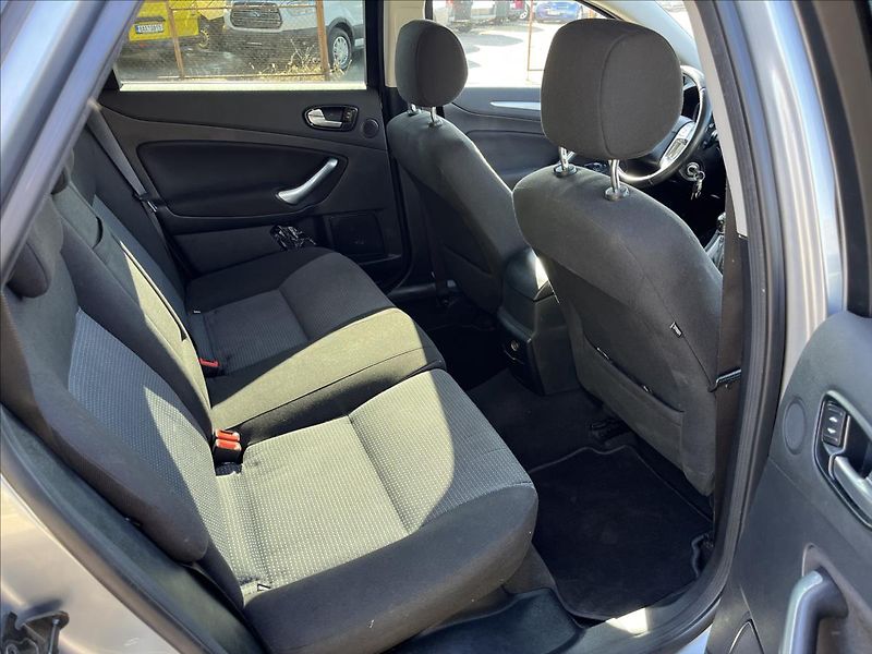 Ford Mondeo 1,6 i KLIMA ROZVODY SERVIS - fotka 12 z 34