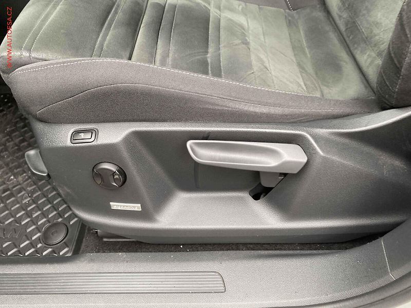 Volkswagen Touran (2020) 1.5 TSi, ČR, LED, park. - fotka 14 z 17