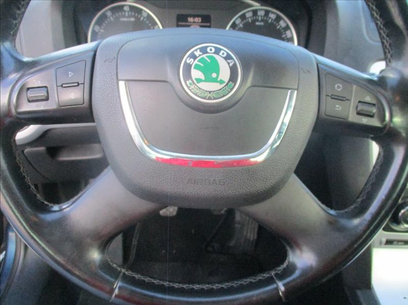 Škoda Octavia 1,4 TSI, digiklima, servis, - fotka 14 z 28