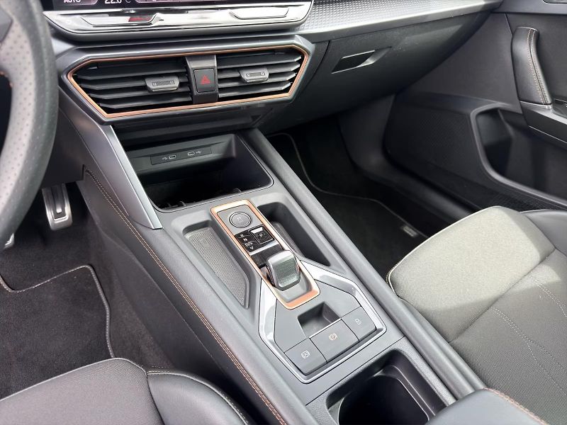 Cupra Leon 1.5 eTSI 110kW DSG 1.Maj DPH - fotka 8 z 10