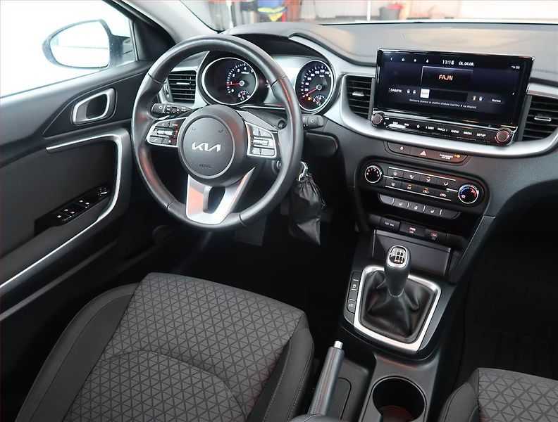 Kia Ceed (2024) 1.5 T-GDI - fotka 7 z 22