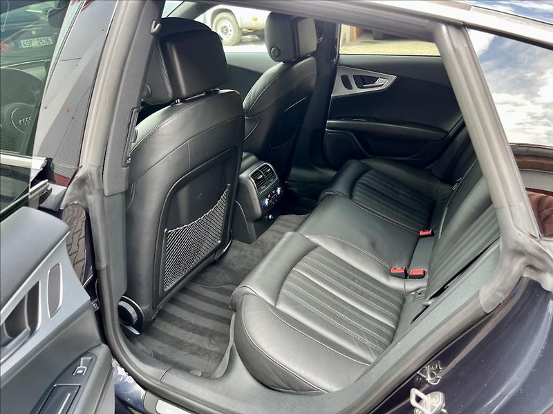 Audi A7 3,0 TDi S-line QUATTRO / LED - fotka 14 z 54