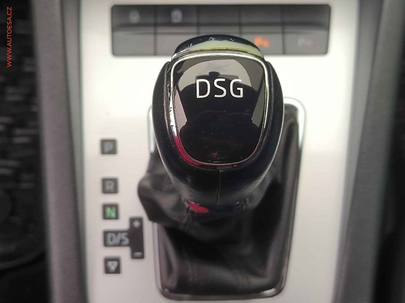 Škoda Octavia (2013) 1.6 TDi, DSG, park.čidla - fotka 16 z 23