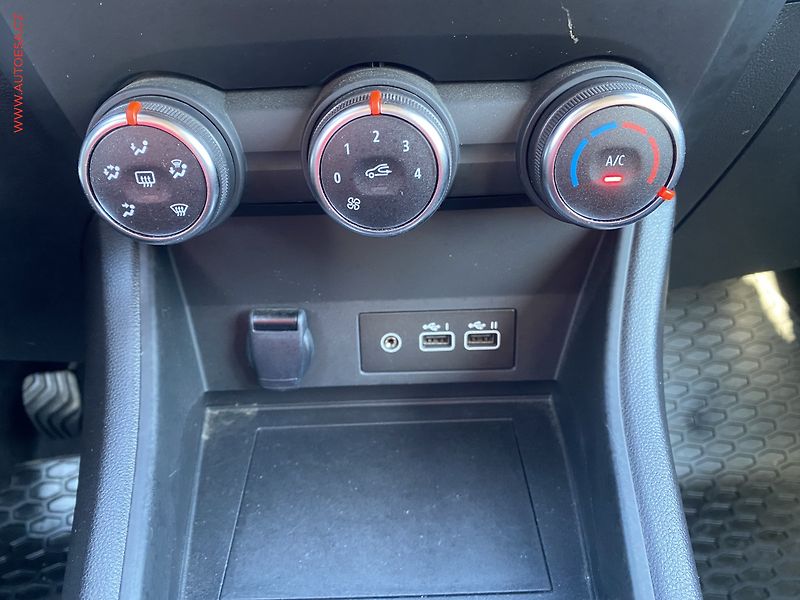 Renault Captur (2024) 1.0 TCe, ČR, Equilibre - fotka 17 z 19