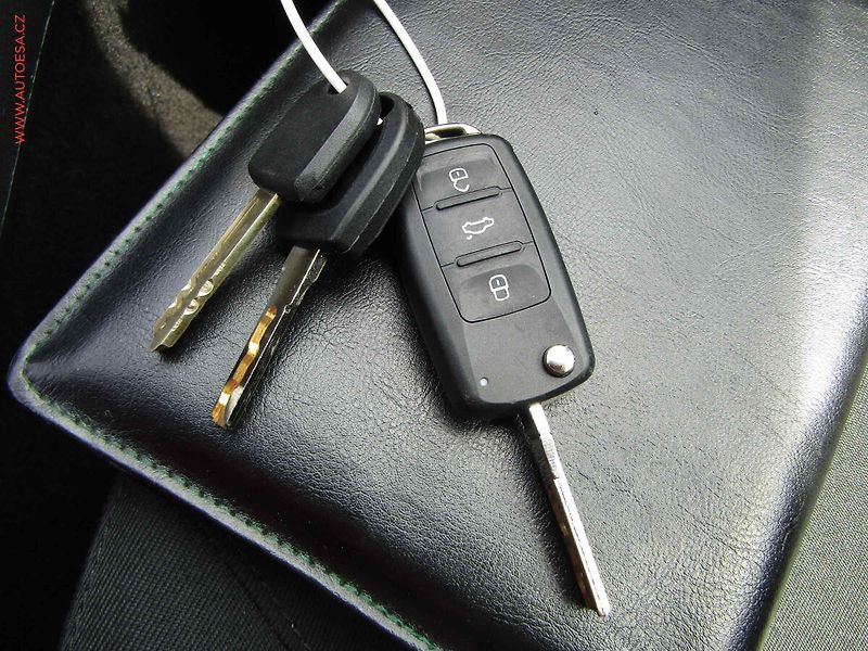 Škoda Octavia (2012) 2.0TDi, ČR, DSG, STK4/28 - fotka 19 z 20