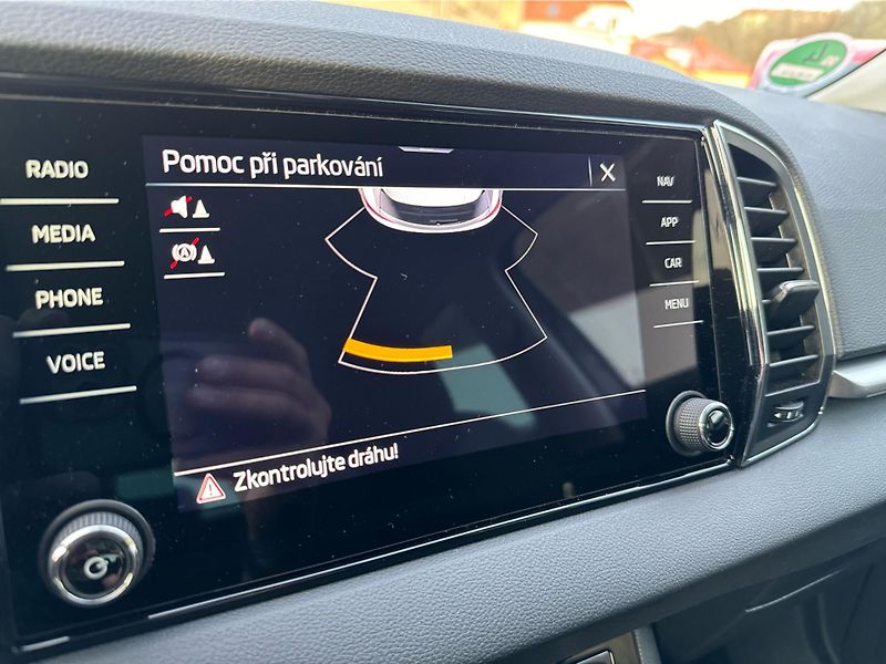 Škoda Karoq Tour 2.0 TDI 85 kW DSG - fotka 13 z 21