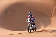 Účastníci Rallye Dakar zdolávají obrovské duny