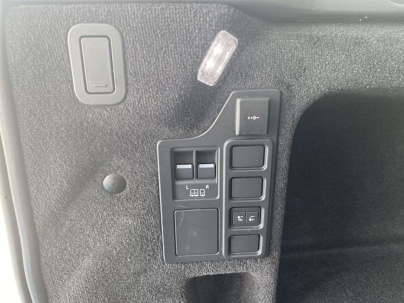 Land Rover Discovery D 300 AWD Dynamic - fotka 17 z 28
