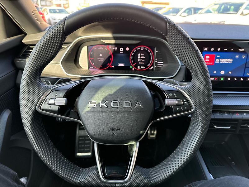 Škoda Octavia 2,0 TDI 110kW DSG SPORTLINE - fotka 17 z 23