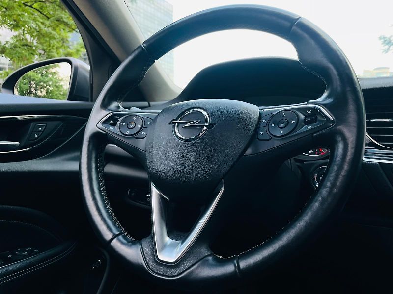 Opel Insignia 2.0CDTi KAMERA SERVISKA TAŽNÉ - fotka 27 z 55