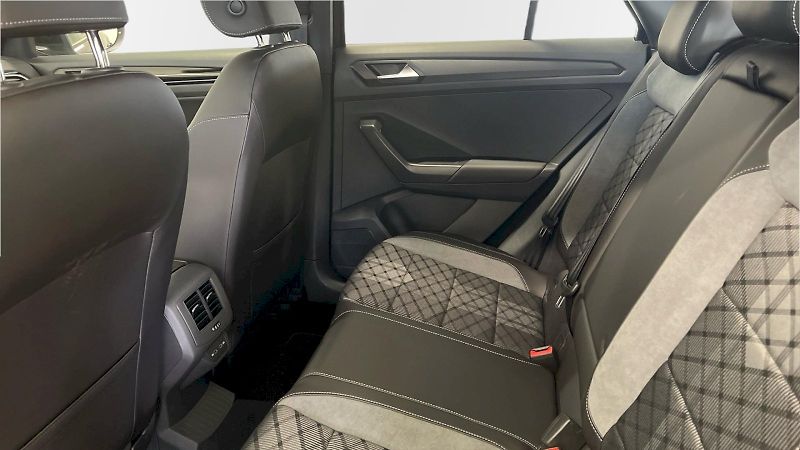 Volkswagen T-Roc (2024) R-Line 1.0 TSI 81kW - fotka 11 z 26