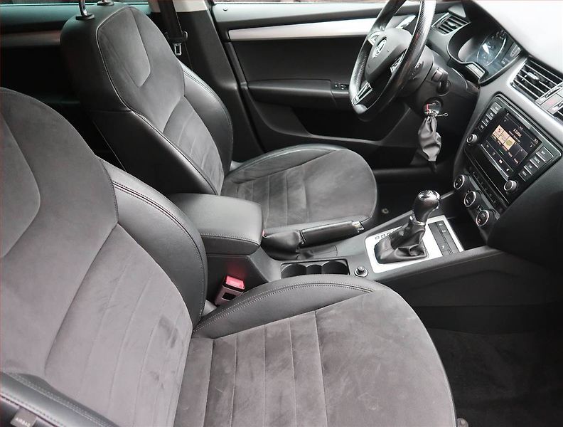 Škoda Octavia (2017) 2.0 TDI, Automat, Kůže, Navi - fotka 9 z 14