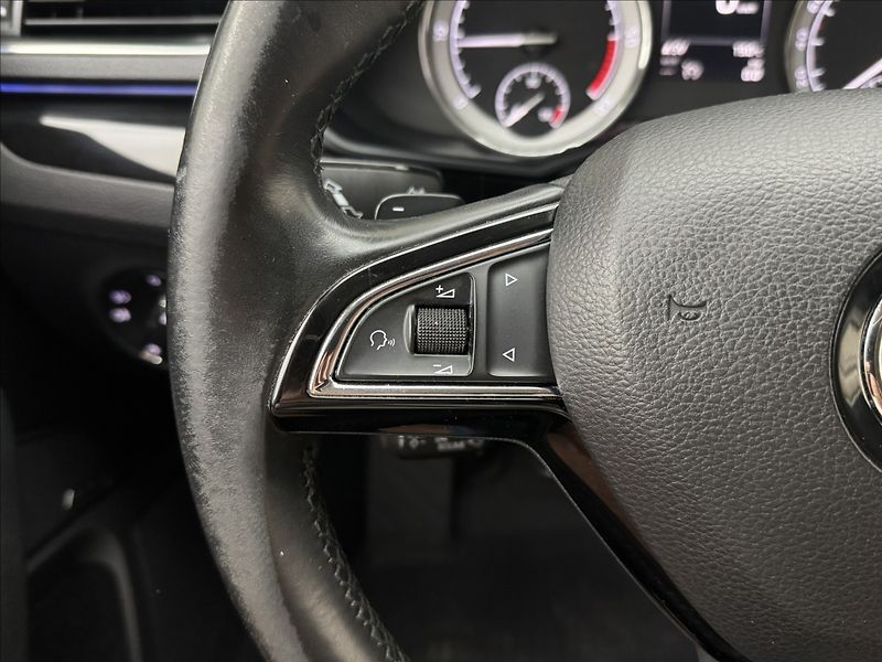 Škoda Superb 2,0 DSG L&K DPH NZ.TOP DCC TZ - fotka 10 z 49