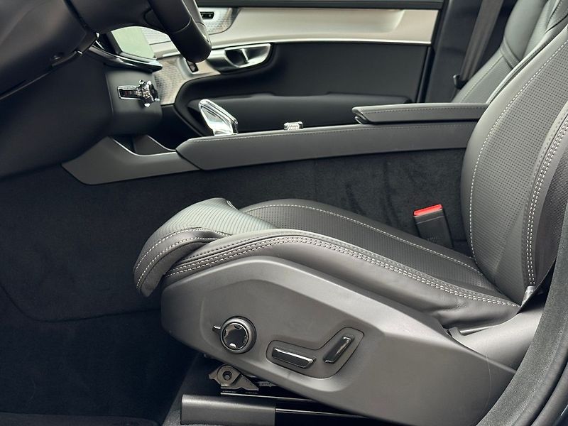 Volvo XC90 (2026) ULTRA,BLACK EDITION T8, VZDUCH - fotka 9 z 26